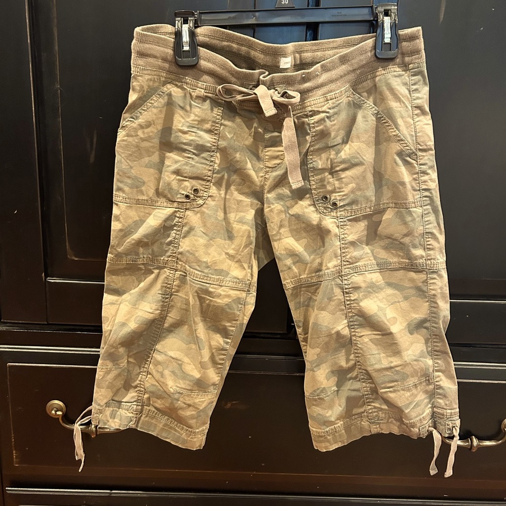 Old Navy Camo knee length shorts/bermudas